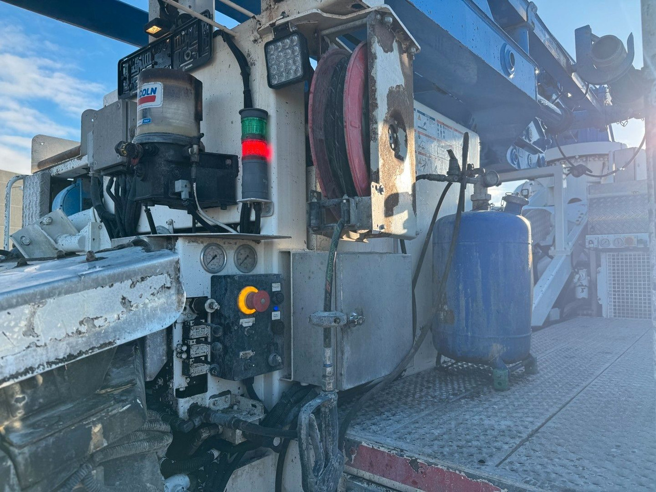 Betonpomp Scania P410 6x4 Liebherr THP 140 H 24 M4XH Concretepump: afbeelding 14 Betonpomp Scania P410 6x4 Liebherr THP 140 H 24 M4XH Concretepump: afbeelding 14