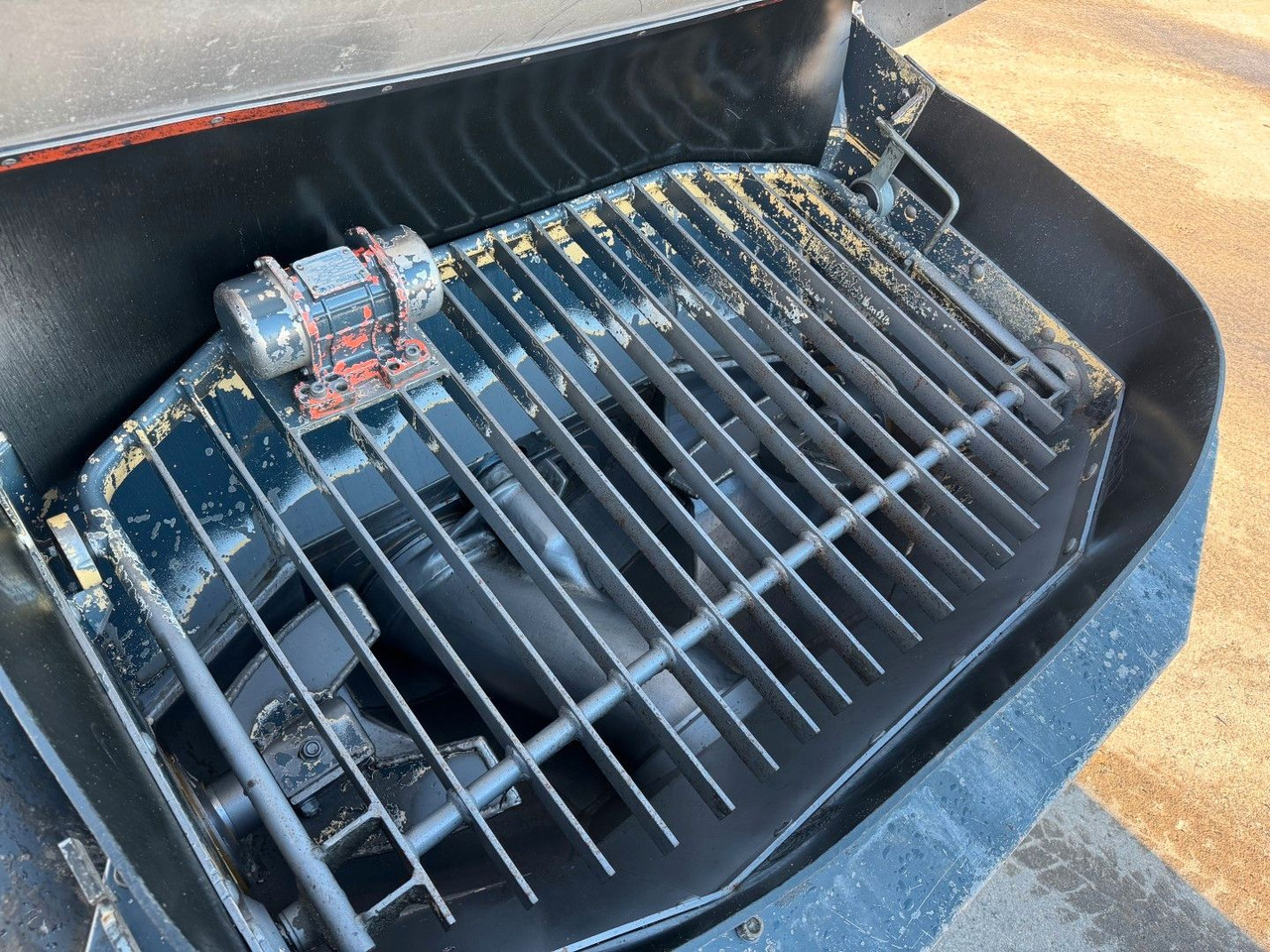 Betonpomp Scania P410 6x4 Liebherr THP 140 H 24 M4XH Concretepump: afbeelding 16 Betonpomp Scania P410 6x4 Liebherr THP 140 H 24 M4XH Concretepump: afbeelding 16