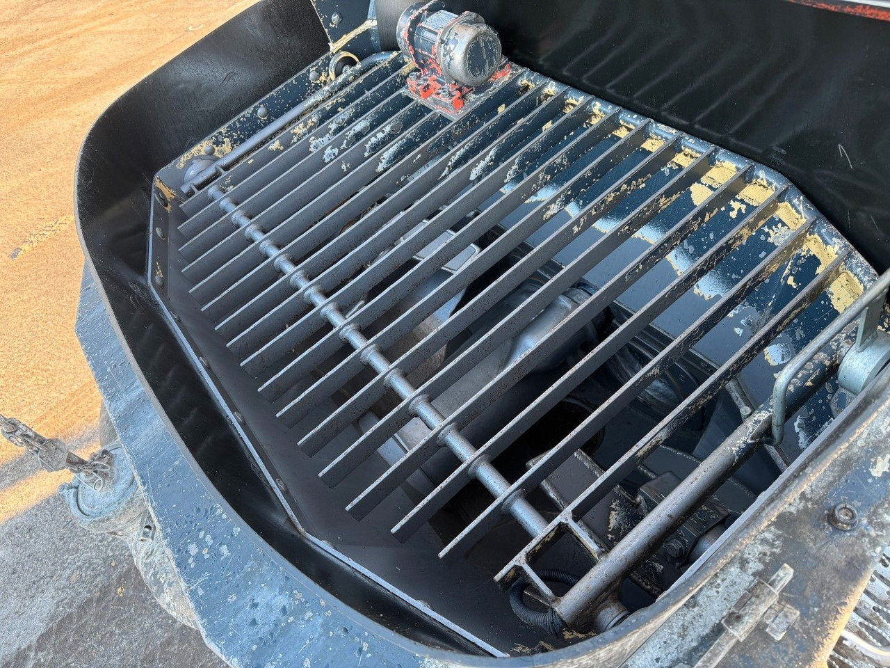 Betonpomp Scania P410 6x4 Liebherr THP 140 H 24 M4XH Concretepump: afbeelding 15 Betonpomp Scania P410 6x4 Liebherr THP 140 H 24 M4XH Concretepump: afbeelding 15