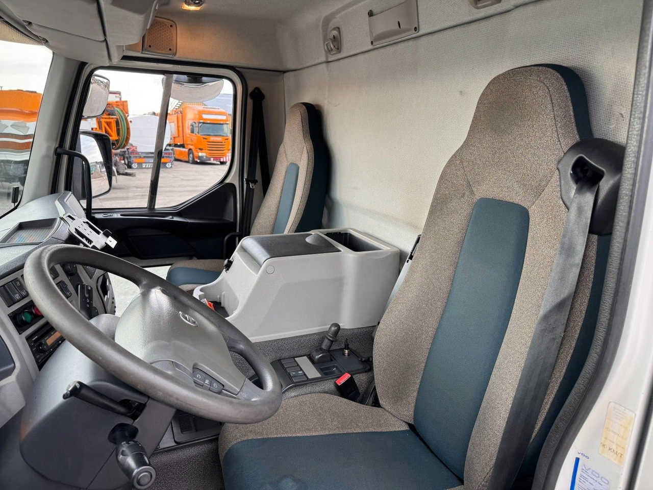 Volvo FE320 6x2*4 Frigoblock FK25SL 9.9 m Frigobox - Koelwagen vrachtwagen: afbeelding 5 Volvo FE320 6x2*4 Frigoblock FK25SL 9.9 m Frigobox - Koelwagen vrachtwagen: afbeelding 5