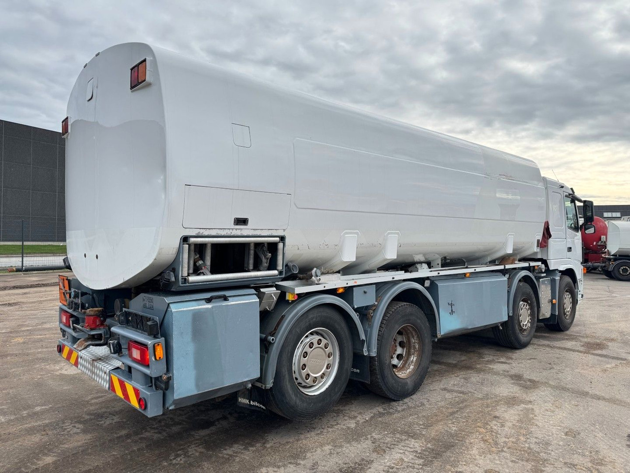 Volvo FM 440 8x2*6 24.000 l. ADR Tanktruck - Tankwagen: afbeelding 3 Volvo FM 440 8x2*6 24.000 l. ADR Tanktruck - Tankwagen: afbeelding 3