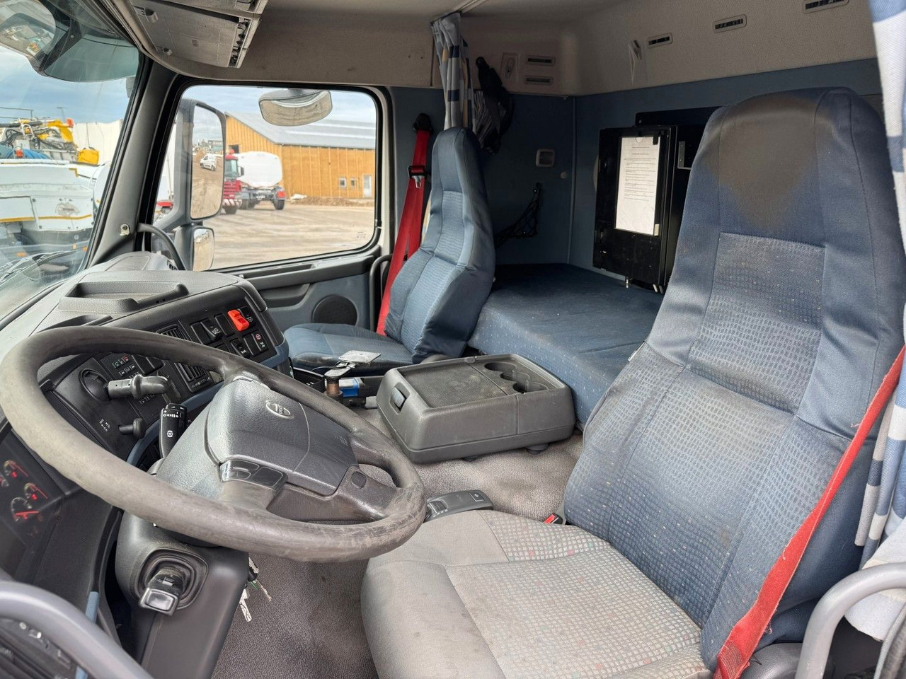 Volvo FM 440 8x2*6 24.000 l. ADR Tanktruck - Tankwagen: afbeelding 5 Volvo FM 440 8x2*6 24.000 l. ADR Tanktruck - Tankwagen: afbeelding 5