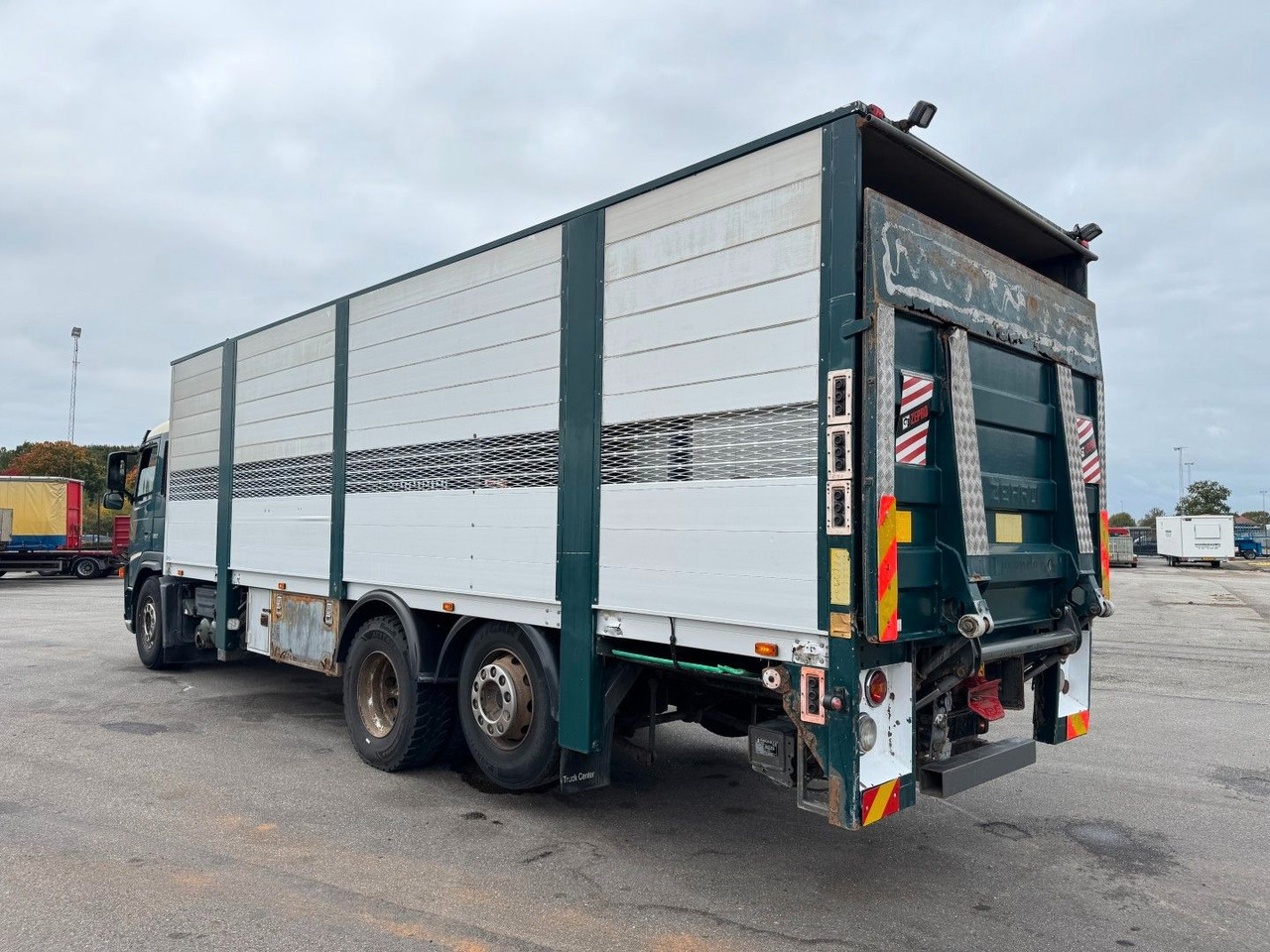 Volvo FM9 380 6x2*4 Tiertransporter / Livestock - Paardenvrachtwagen: afbeelding 4 Volvo FM9 380 6x2*4 Tiertransporter / Livestock - Paardenvrachtwagen: afbeelding 4