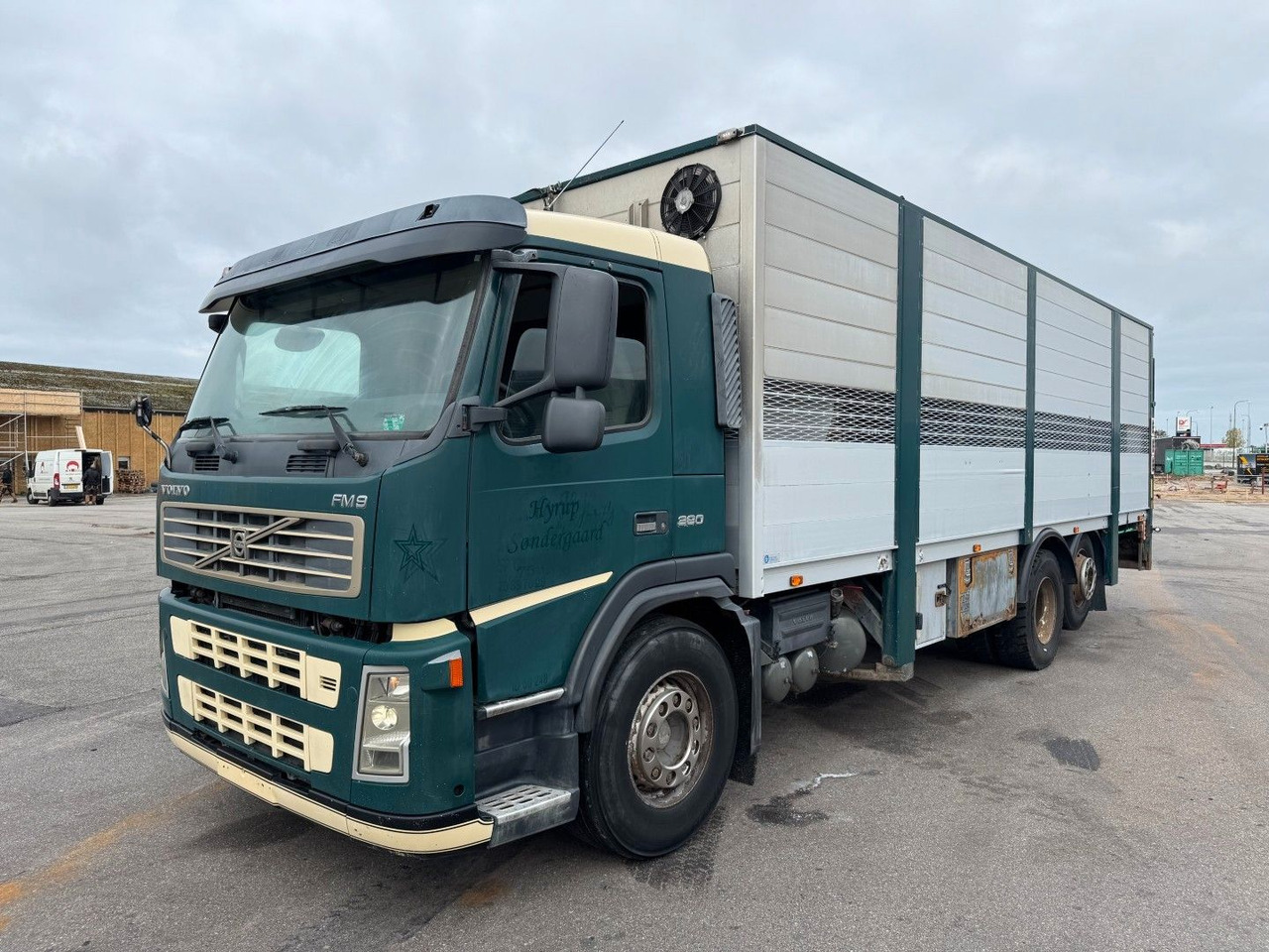 Volvo FM9 380 6x2*4 Tiertransporter / Livestock - Paardenvrachtwagen: afbeelding 1 Volvo FM9 380 6x2*4 Tiertransporter / Livestock - Paardenvrachtwagen: afbeelding 1
