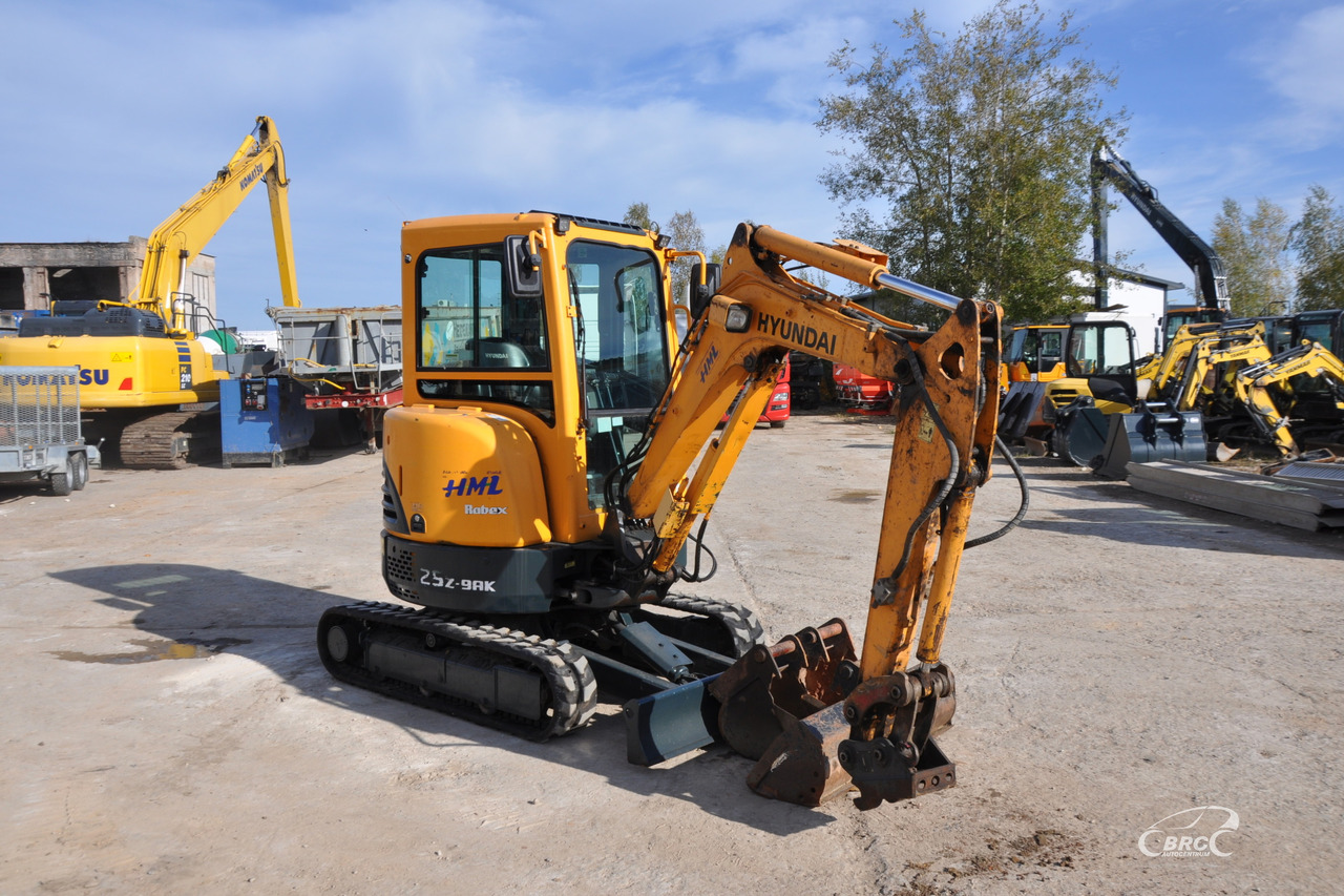 Hyundai R25Z-9AK - Minigraafmachine: afbeelding 2 Hyundai R25Z-9AK - Minigraafmachine: afbeelding 2