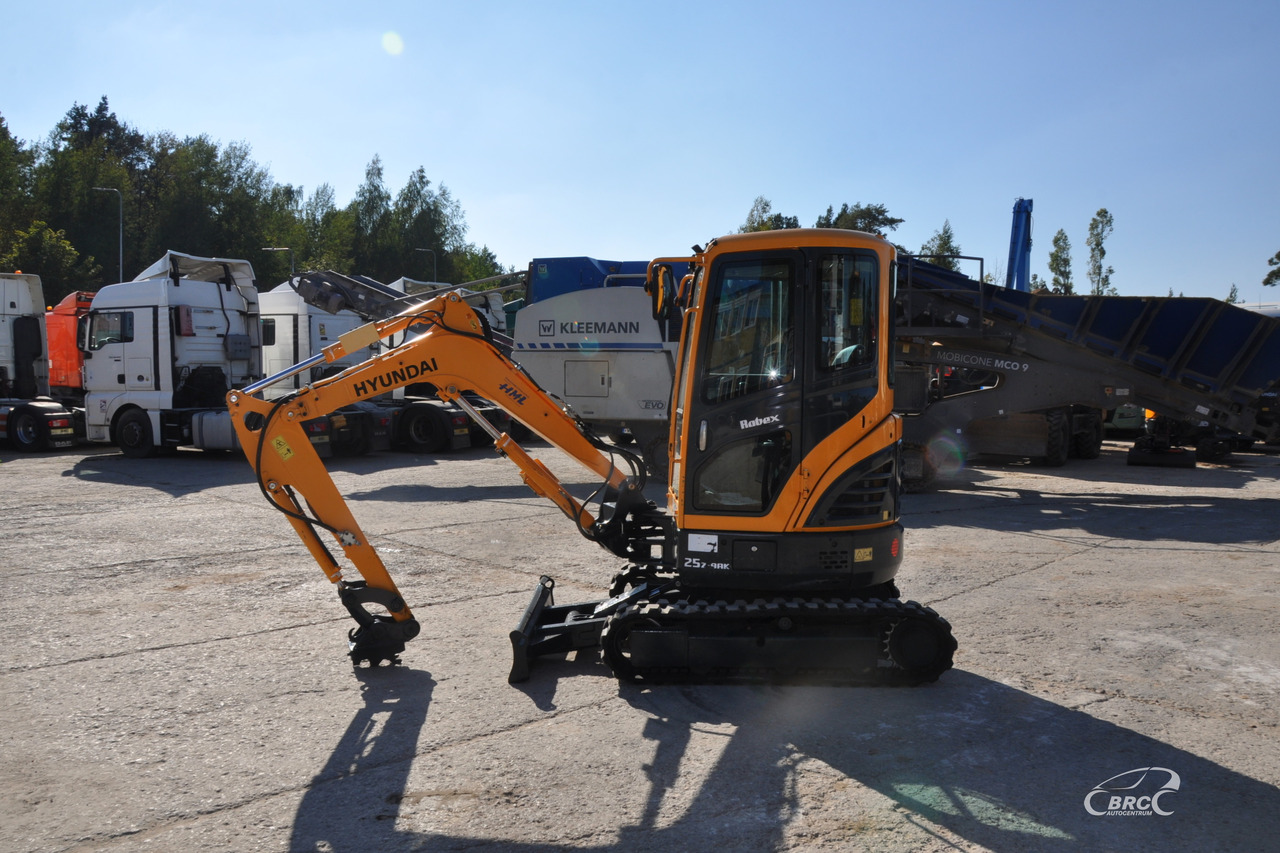 Hyundai R25Z-9AK - Minigraafmachine: afbeelding 3 Hyundai R25Z-9AK - Minigraafmachine: afbeelding 3
