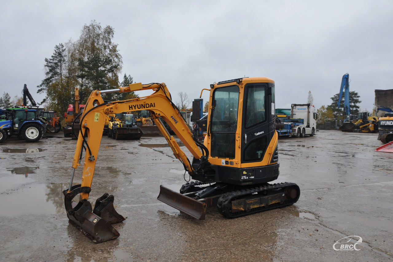 Hyundai R25Z-9AK - Minigraafmachine: afbeelding 1 Hyundai R25Z-9AK - Minigraafmachine: afbeelding 1