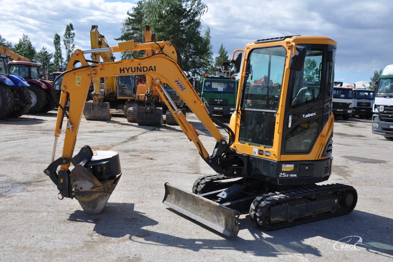 Hyundai R25Z-9AK - Minigraafmachine: afbeelding 1 Hyundai R25Z-9AK - Minigraafmachine: afbeelding 1