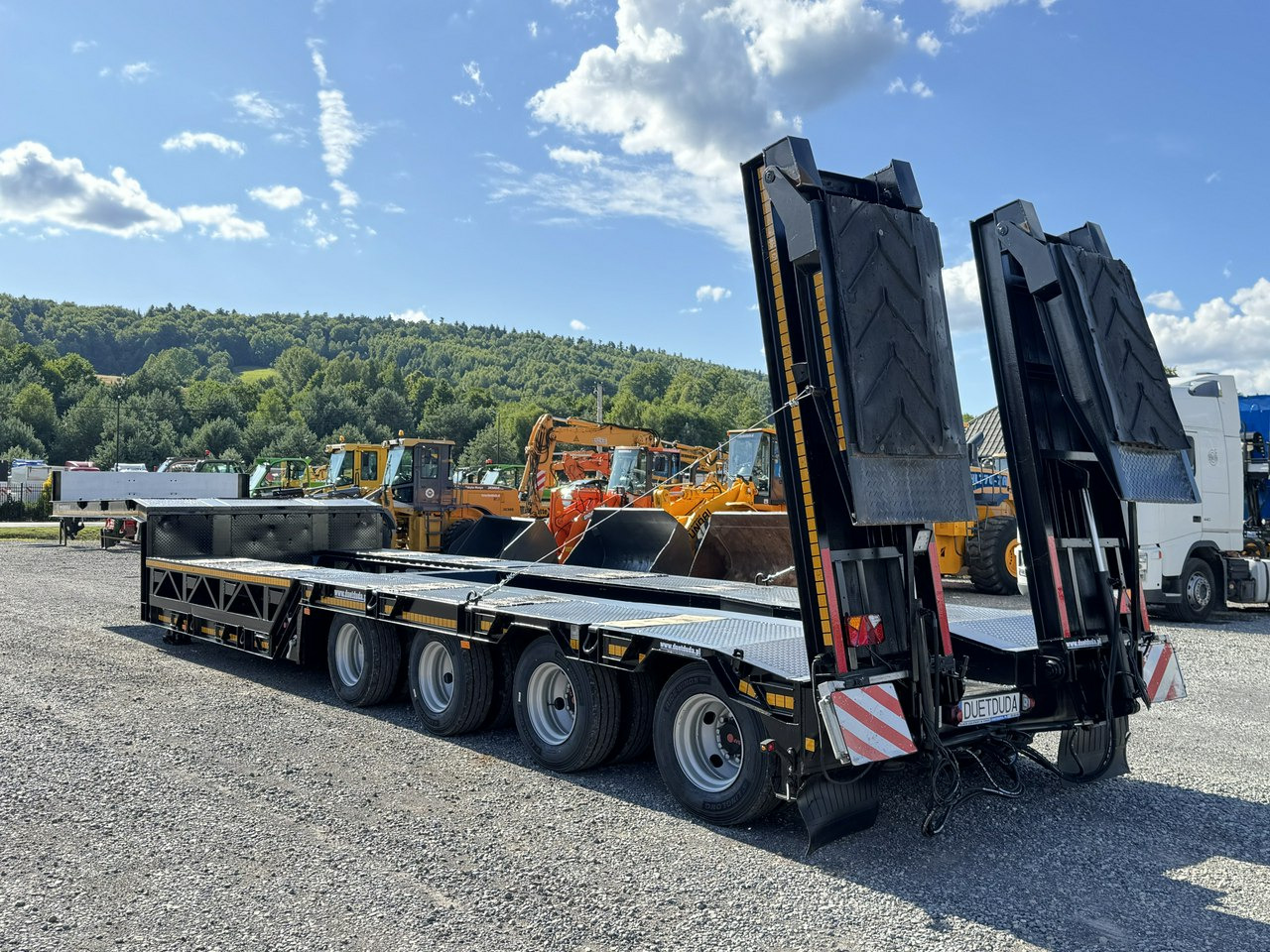 Bodex 4 osiowa NN4J Niskopodwoziówka Niskopodwozie Nowe Opony - Dieplader oplegger: afbeelding 1 Bodex 4 osiowa NN4J Niskopodwoziówka Niskopodwozie Nowe Opony - Dieplader oplegger: afbeelding 1