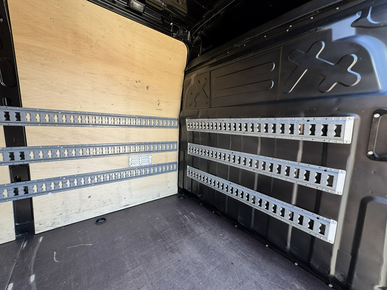 Gesloten bestelwagen Iveco Daily 35S18: afbeelding 16