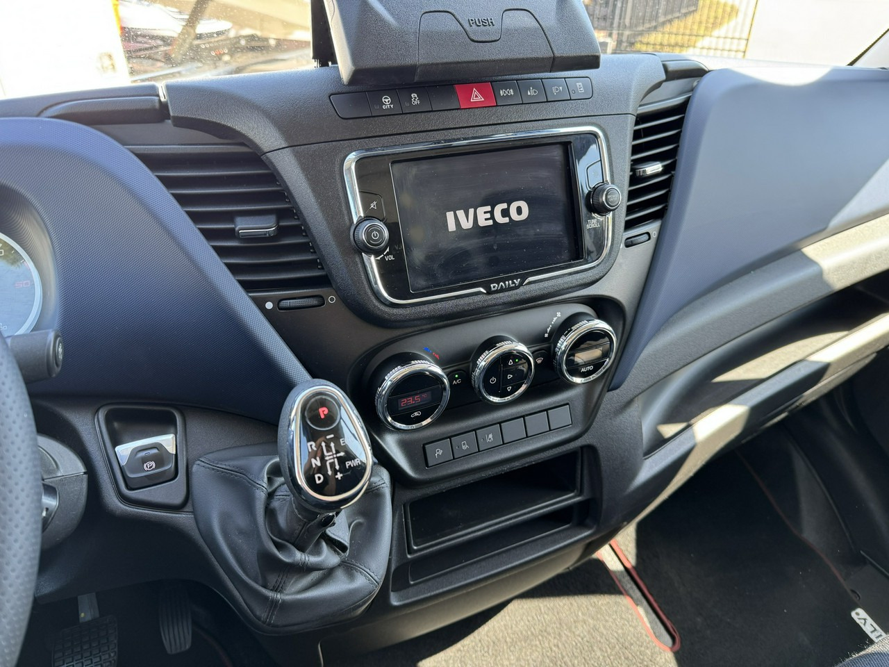 Gesloten bestelwagen Iveco Daily 35S18: afbeelding 23