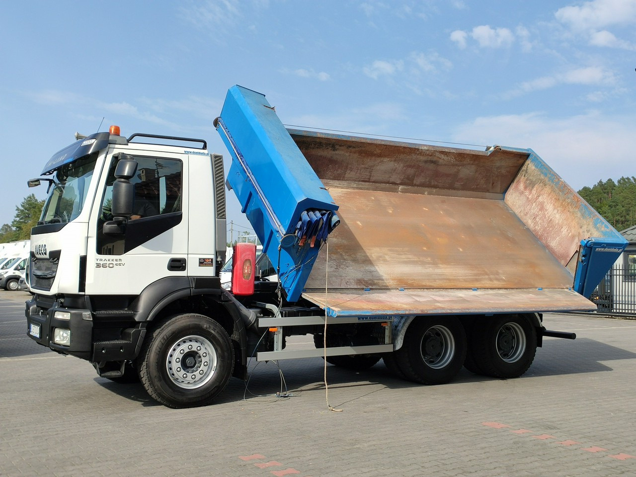 Iveco Trakker 360 EEV Manual 6x4 Wywrot 3-stronny Hydroburta Bok i Tył - Kipper vrachtwagen: afbeelding 5 Iveco Trakker 360 EEV Manual 6x4 Wywrot 3-stronny Hydroburta Bok i Tył - Kipper vrachtwagen: afbeelding 5