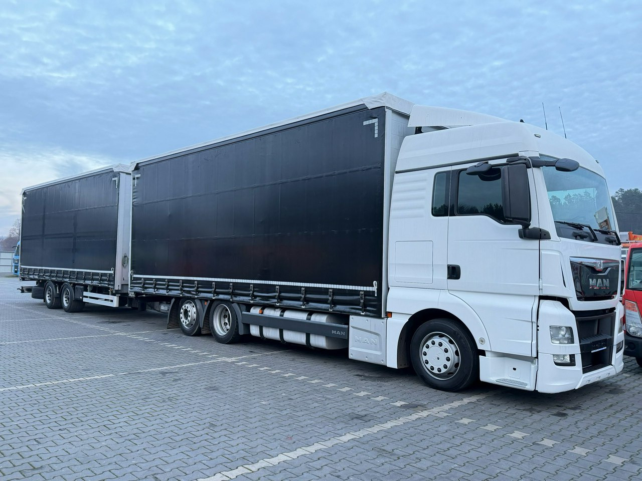 MAN TGX 24.440 6X2 E6 Przyczepa G.T.S PTT18S Tandem Zestaw 120 m3 - Schuifzeilen vrachtwagen: afbeelding 1 MAN TGX 24.440 6X2 E6 Przyczepa G.T.S PTT18S Tandem Zestaw 120 m3 - Schuifzeilen vrachtwagen: afbeelding 1