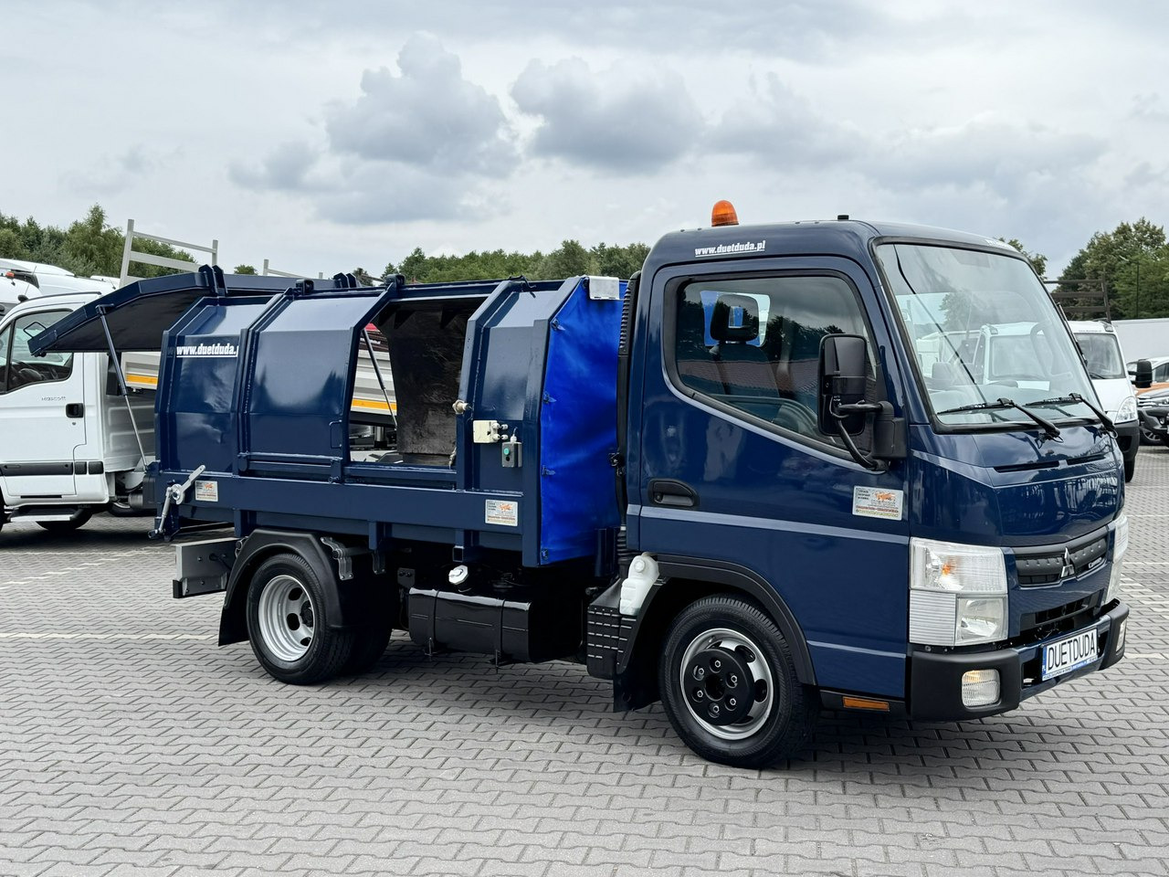 Mitsubishi Canter - Vuilniswagen: afbeelding 2 Mitsubishi Canter - Vuilniswagen: afbeelding 2