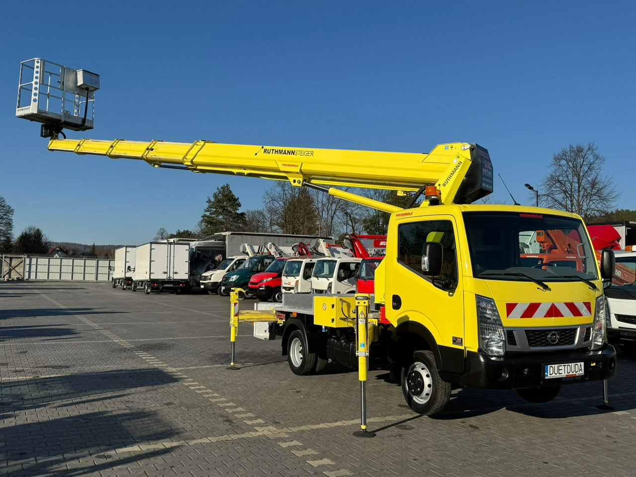 Nissan Cabstar - Vrachtwagen hoogwerker: afbeelding 1 Nissan Cabstar - Vrachtwagen hoogwerker: afbeelding 1