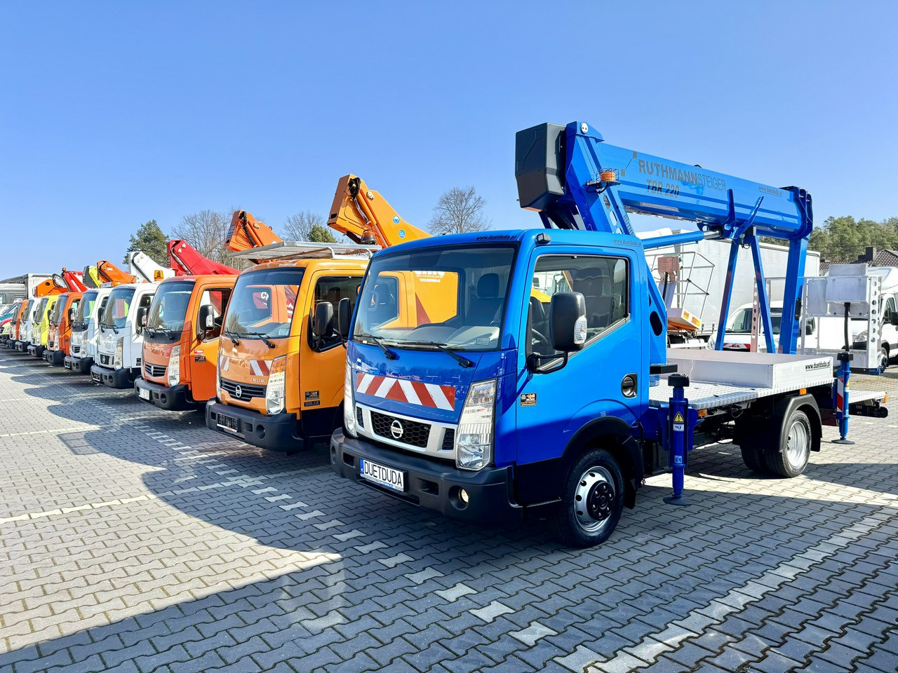 Nissan Cabstar - Vrachtwagen hoogwerker: afbeelding 1 Nissan Cabstar - Vrachtwagen hoogwerker: afbeelding 1