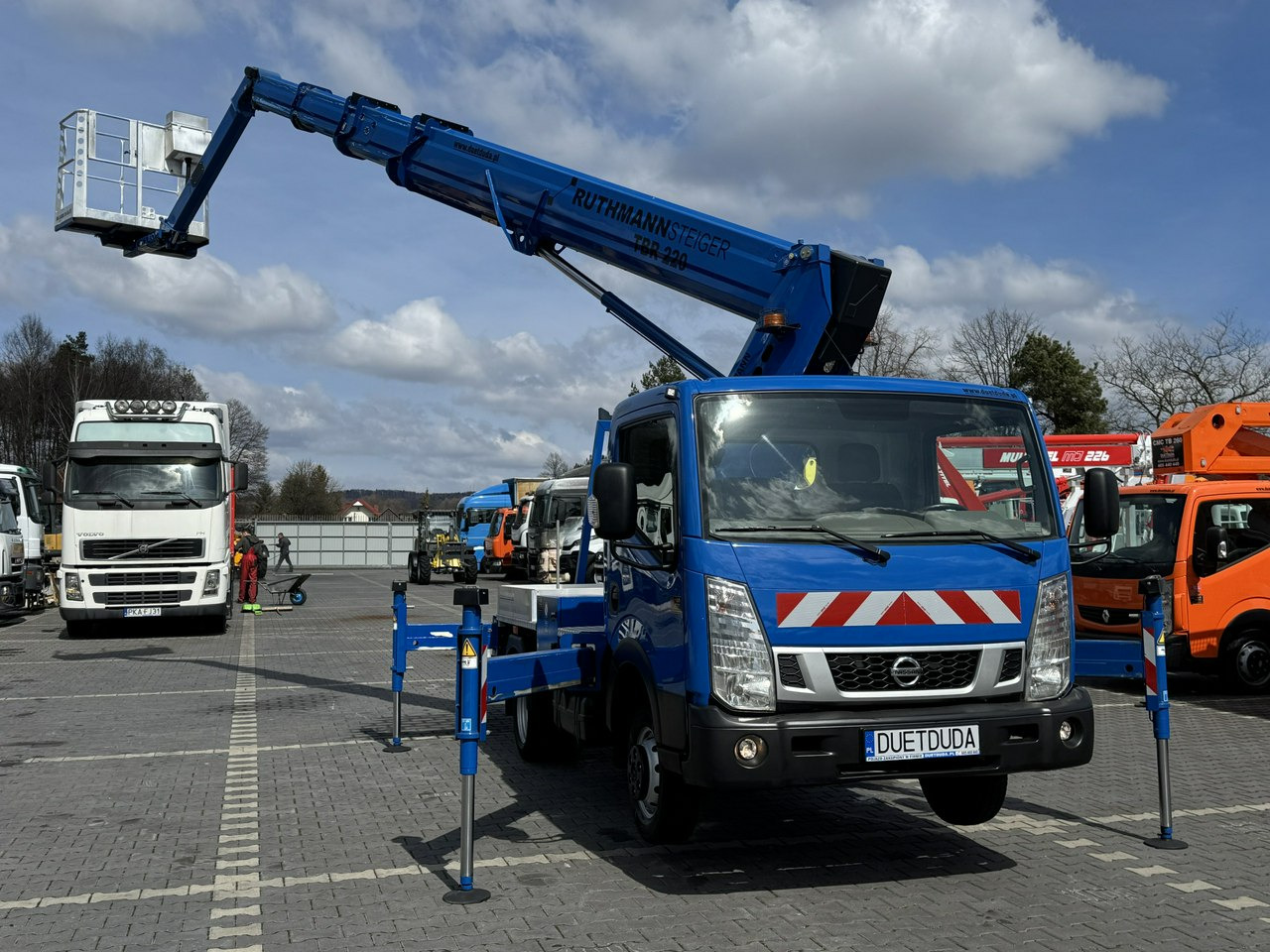 Nissan Cabstar - Vrachtwagen hoogwerker: afbeelding 2 Nissan Cabstar - Vrachtwagen hoogwerker: afbeelding 2