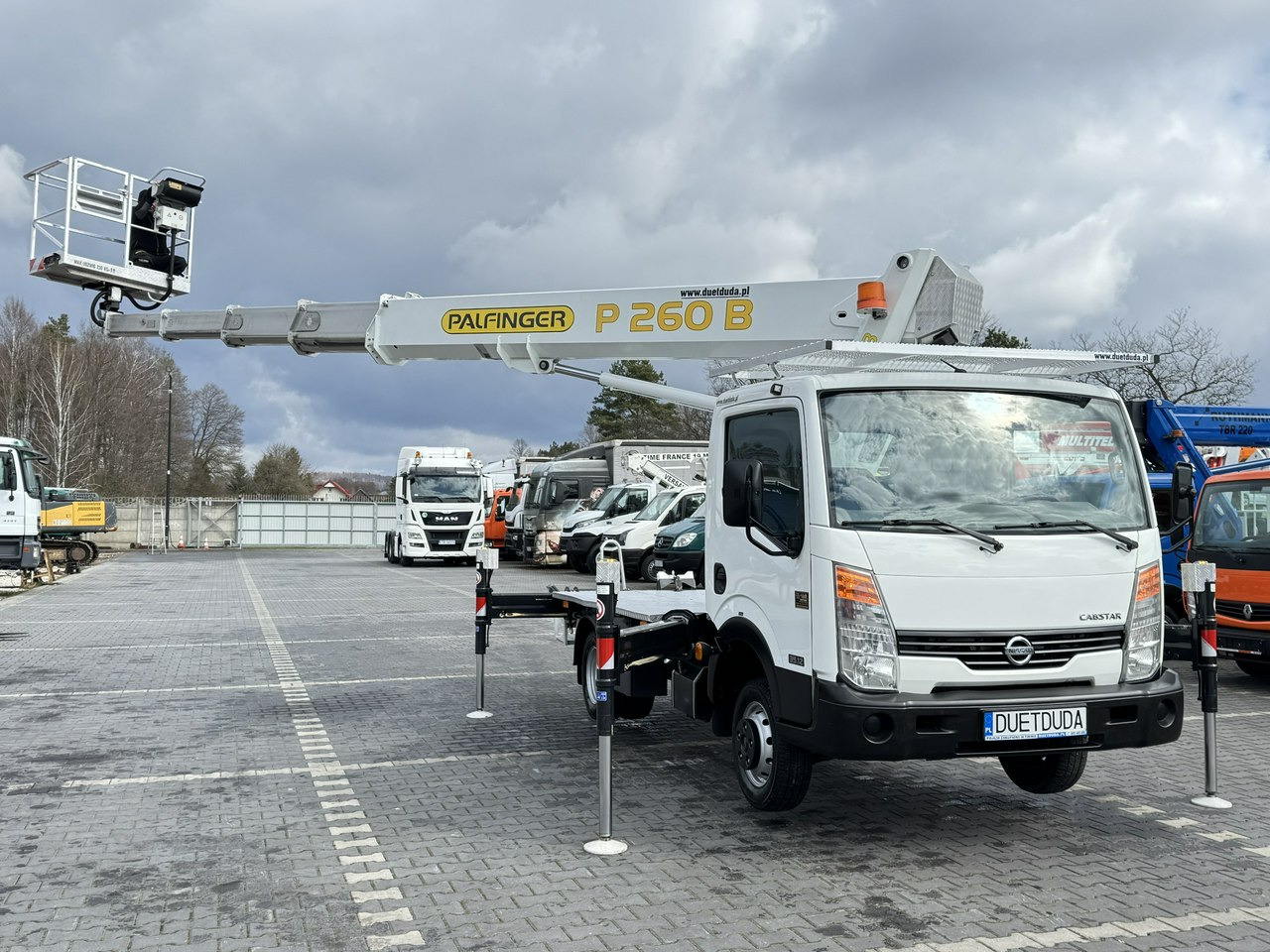 Nissan Cabstar - Vrachtwagen hoogwerker: afbeelding 2 Nissan Cabstar - Vrachtwagen hoogwerker: afbeelding 2