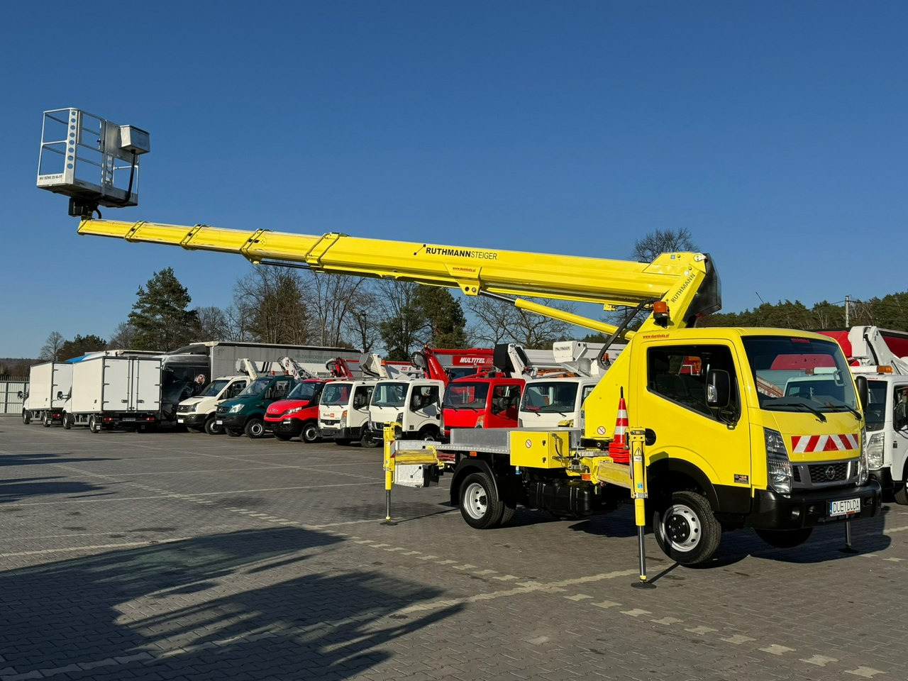 Nissan Cabstar - Vrachtwagen hoogwerker: afbeelding 2 Nissan Cabstar - Vrachtwagen hoogwerker: afbeelding 2