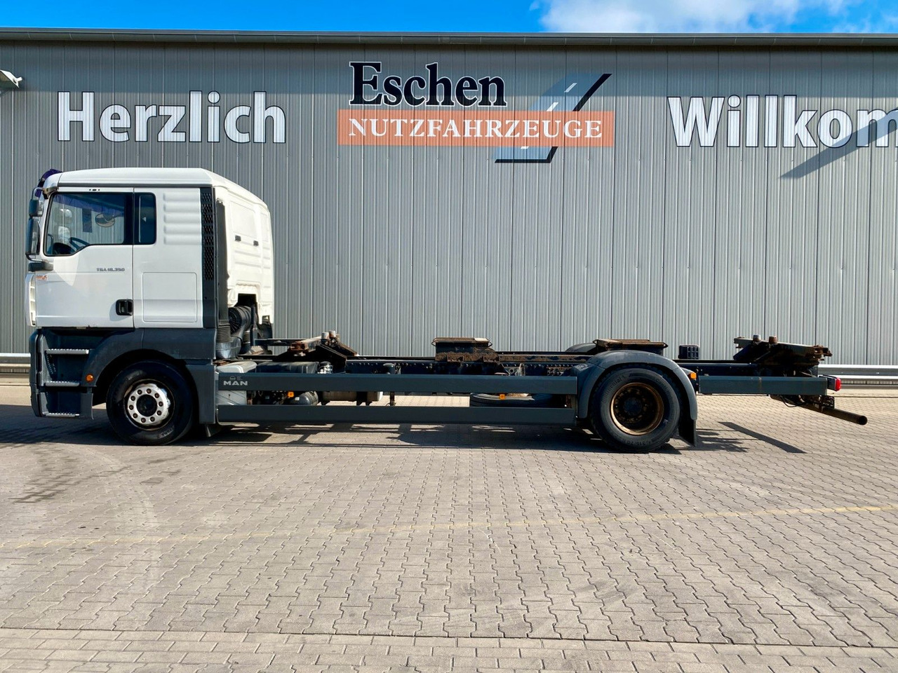 MAN TGA 18.350 LL Fahrschule*Driving school*5 Sitze MAN TGA 18.350 LL Fahrschule*Driving school*5 Sitze - Containertransporter/ Wissellaadbak vrachtwagen: afbeelding 2 MAN TGA 18.350 LL Fahrschule*Driving school*5 Sitze MAN TGA 18.350 LL Fahrschule*Driving school*5 Sitze - Containertransporter/ Wissellaadbak vrachtwagen: afbeelding 2