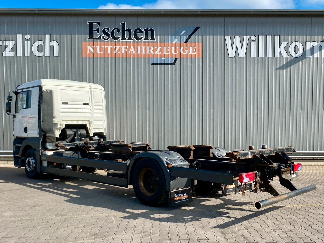 MAN TGA 18.350 LL Fahrschule*Driving school*5 Sitze MAN TGA 18.350 LL Fahrschule*Driving school*5 Sitze - Vrachtwagen met open laadbak: afbeelding 3 MAN TGA 18.350 LL Fahrschule*Driving school*5 Sitze MAN TGA 18.350 LL Fahrschule*Driving school*5 Sitze - Vrachtwagen met open laadbak: afbeelding 3