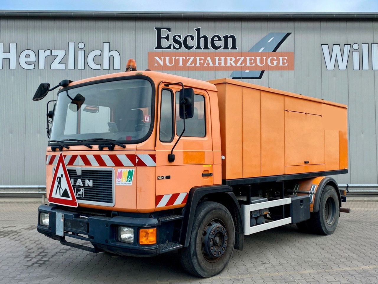 MAN 18.272 Polyma Stromaggregat/168kW | 3x Sitze*AHK - Vrachtwagen: afbeelding 1 MAN 18.272 Polyma Stromaggregat/168kW | 3x Sitze*AHK - Vrachtwagen: afbeelding 1