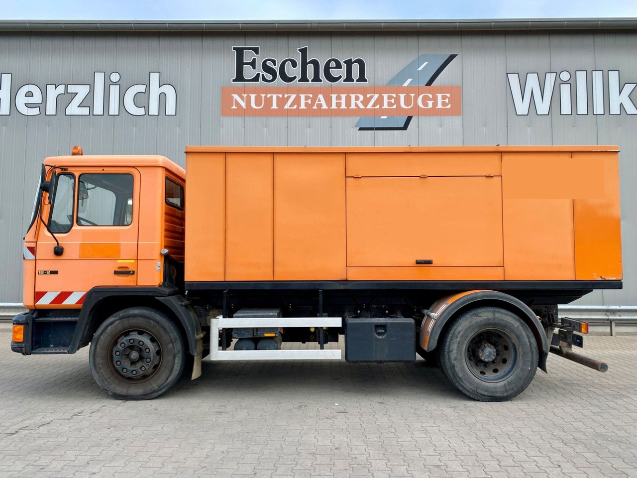 MAN 18.272 Polyma Stromaggregat/168kW | 3x Sitze*AHK - Vrachtwagen: afbeelding 2 MAN 18.272 Polyma Stromaggregat/168kW | 3x Sitze*AHK - Vrachtwagen: afbeelding 2
