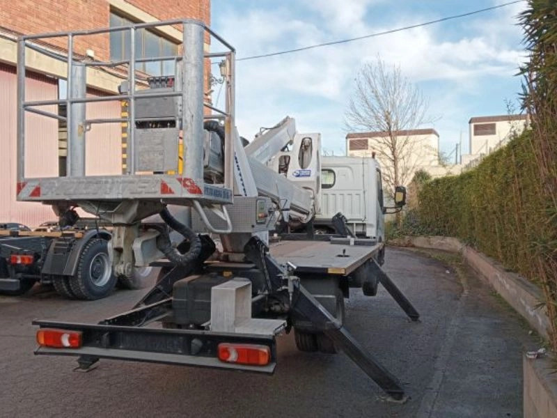 MULTITEL NISSAN NT 400 + HX 195 - Vrachtwagen hoogwerker: afbeelding 3 MULTITEL NISSAN NT 400 + HX 195 - Vrachtwagen hoogwerker: afbeelding 3