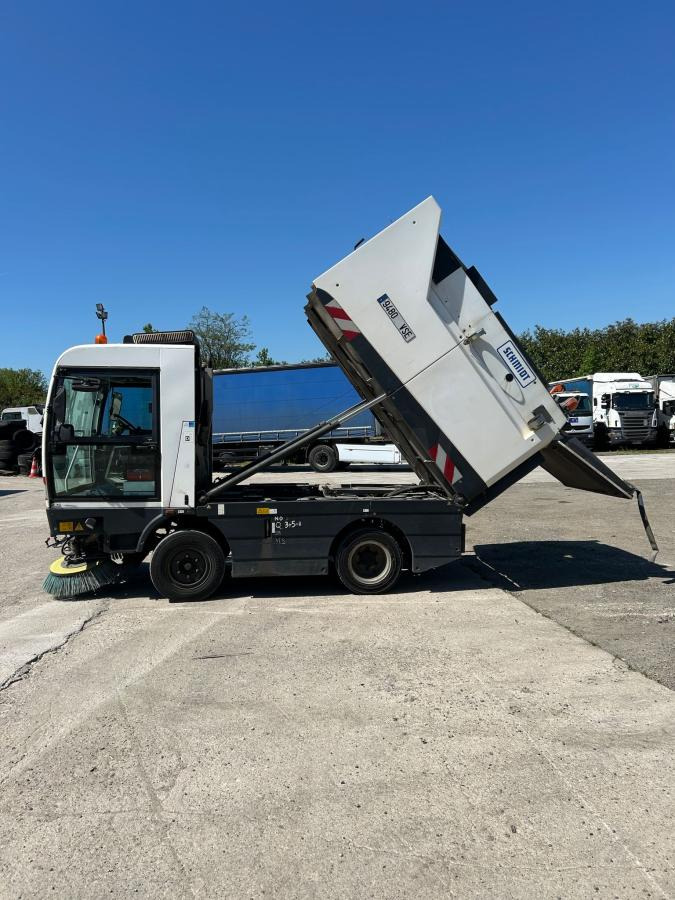 Schmidt Clingo 500 Compact 400 - Veegwagen: afbeelding 2 Schmidt Clingo 500 Compact 400 - Veegwagen: afbeelding 2