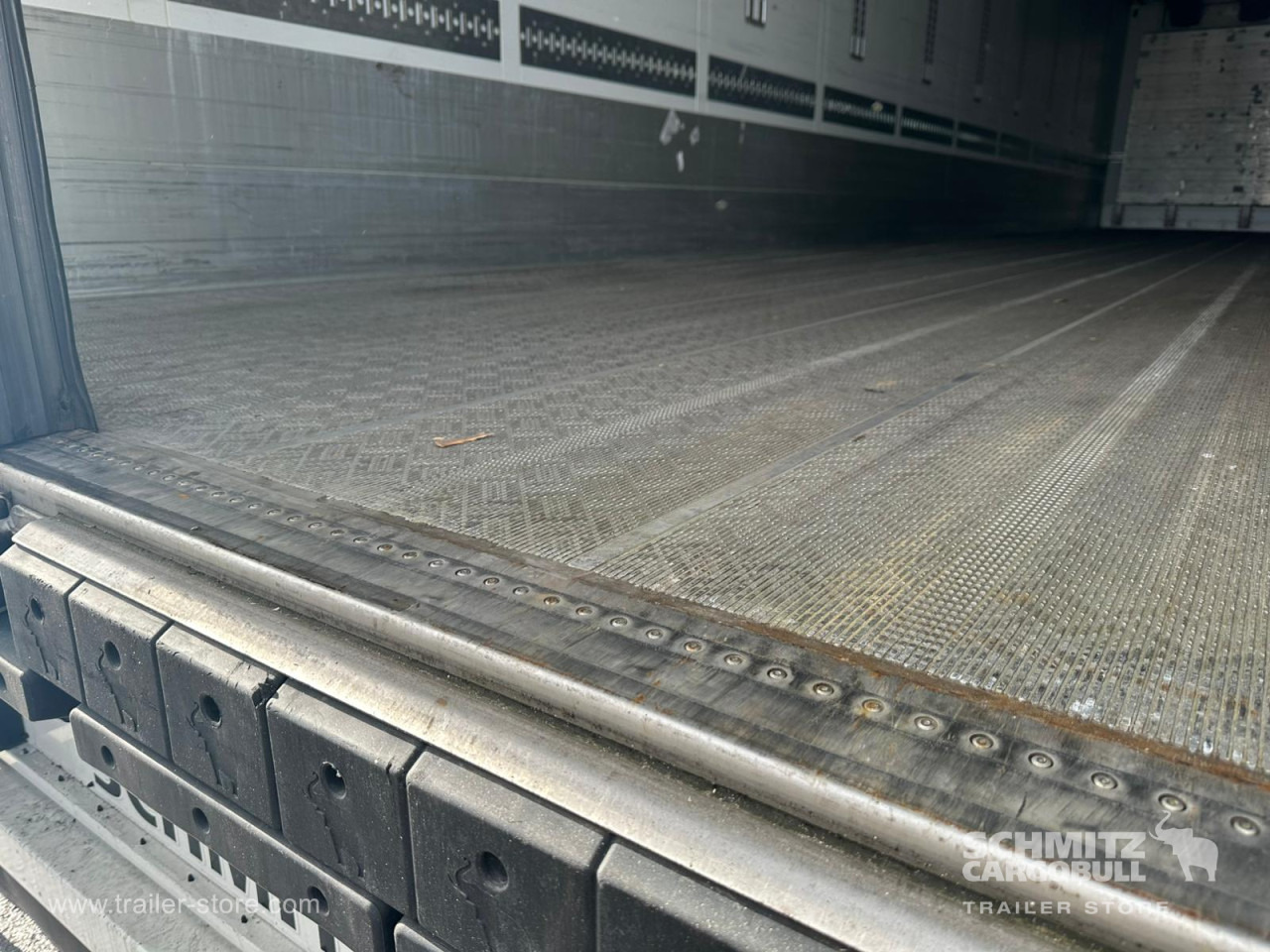 SCHMITZ Reefer Standard - Isotherm oplegger: afbeelding 4 SCHMITZ Reefer Standard - Isotherm oplegger: afbeelding 4