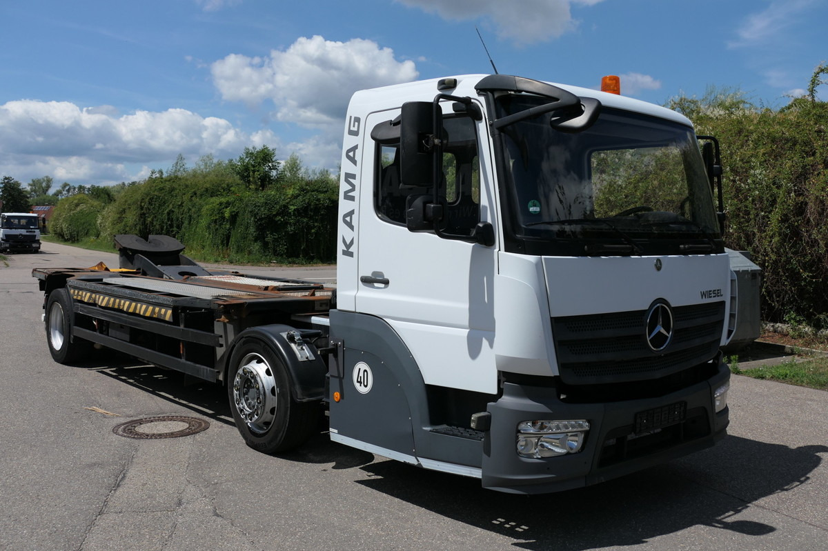 MERCEDES-BENZ Kamag Wiesel WBH 25 Wiesel Umsetzfahrzeug - Containertransporter/ Wissellaadbak vrachtwagen: afbeelding 4 MERCEDES-BENZ Kamag Wiesel WBH 25 Wiesel Umsetzfahrzeug - Containertransporter/ Wissellaadbak vrachtwagen: afbeelding 4