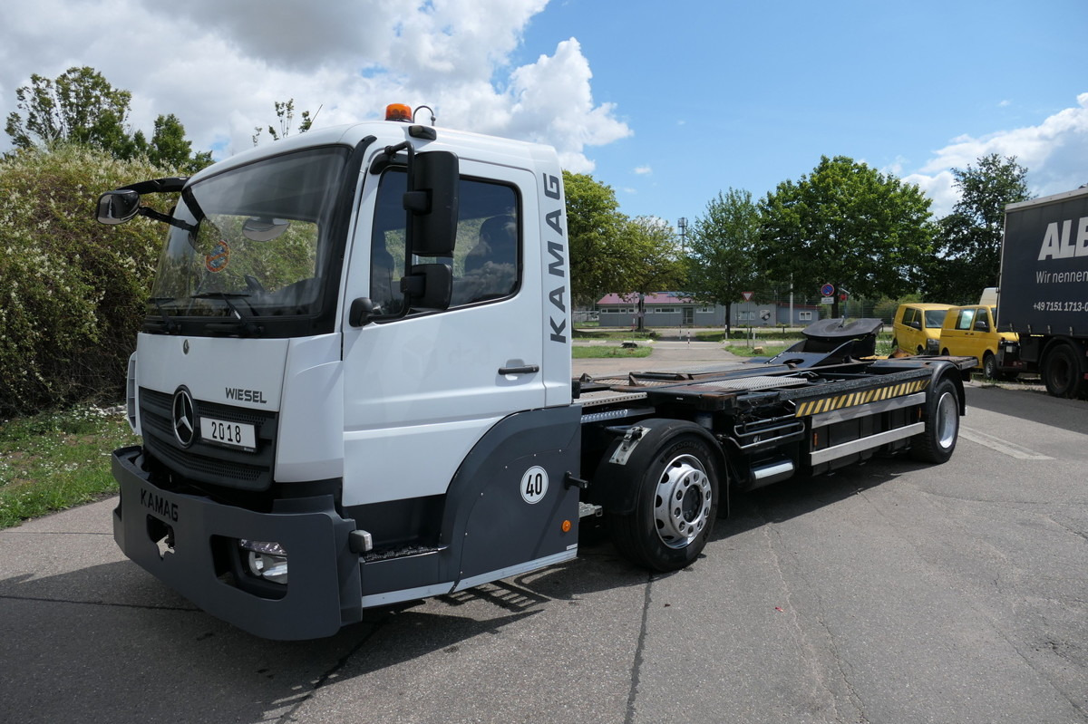MERCEDES-BENZ Kamag Wiesel WBH 25 Wiesel Umsetzfahrzeug - Containertransporter/ Wissellaadbak vrachtwagen: afbeelding 1 MERCEDES-BENZ Kamag Wiesel WBH 25 Wiesel Umsetzfahrzeug - Containertransporter/ Wissellaadbak vrachtwagen: afbeelding 1