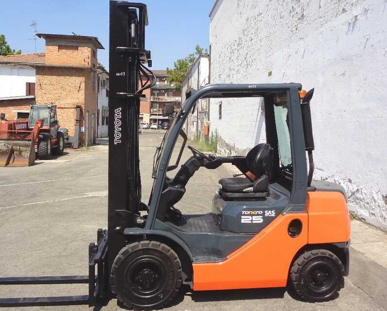Toyota 06-8 FD 25 F - Diesel heftruck: afbeelding 3 Toyota 06-8 FD 25 F - Diesel heftruck: afbeelding 3