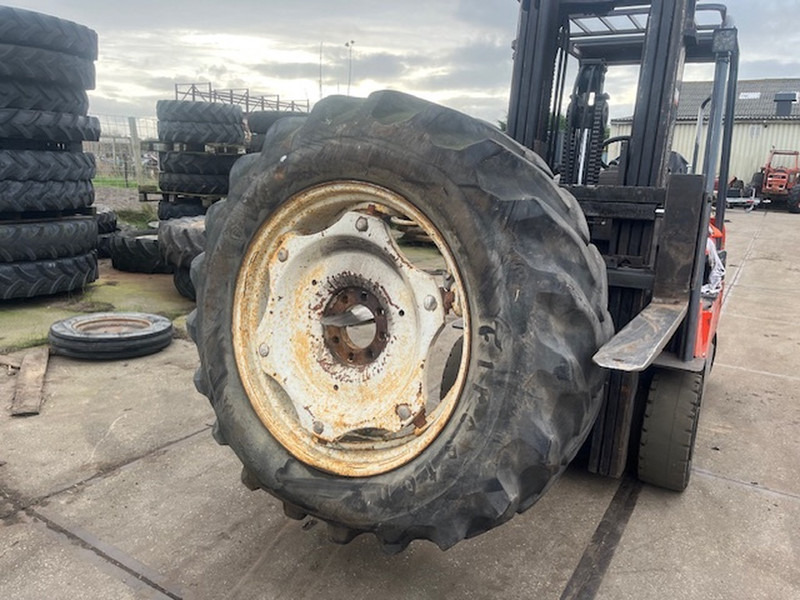 Firestone 18.4 R34 - Velg: afbeelding 4 Firestone 18.4 R34 - Velg: afbeelding 4