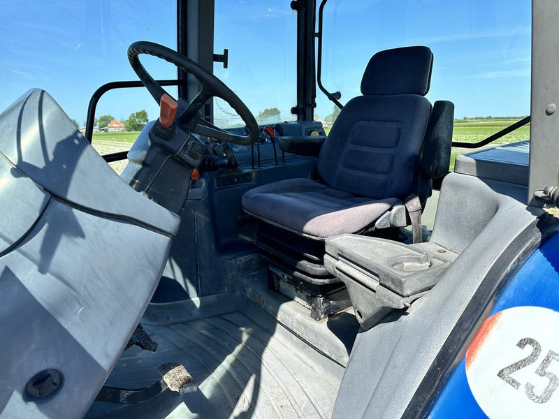 New Holland 8260 - Tractor: afbeelding 5 New Holland 8260 - Tractor: afbeelding 5