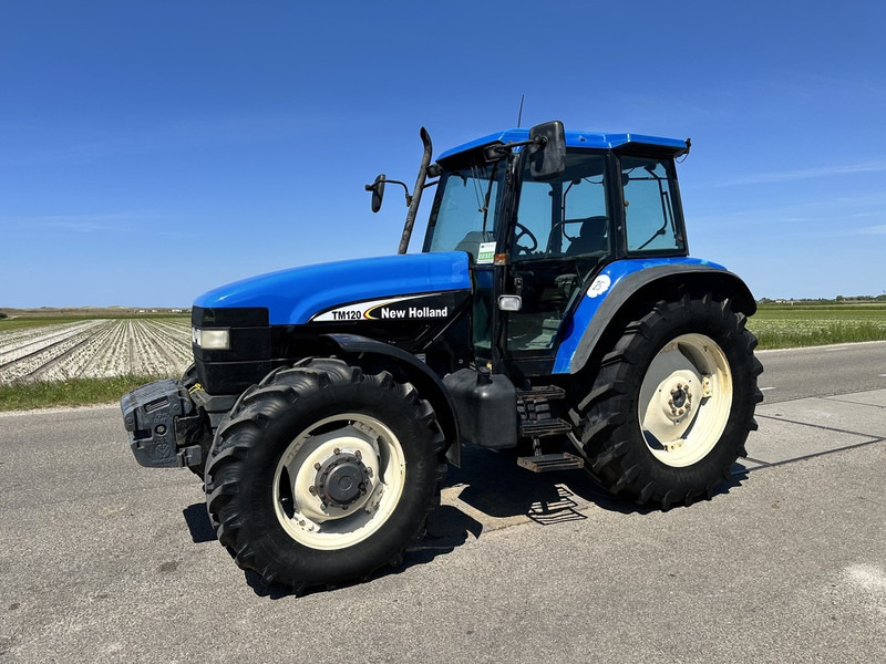 New Holland 8260 - Tractor: afbeelding 1 New Holland 8260 - Tractor: afbeelding 1