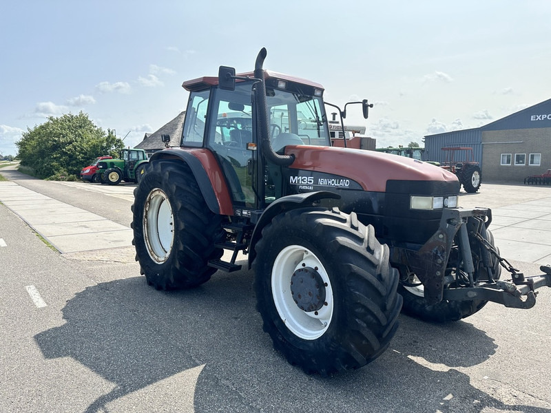 New Holland M135 - Tractor: afbeelding 3 New Holland M135 - Tractor: afbeelding 3