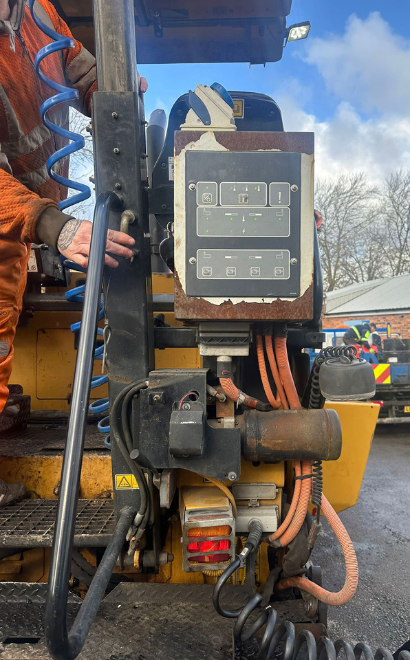 Caterpillar AP300D - Asfaltafwerkmachine: afbeelding 4 Caterpillar AP300D - Asfaltafwerkmachine: afbeelding 4