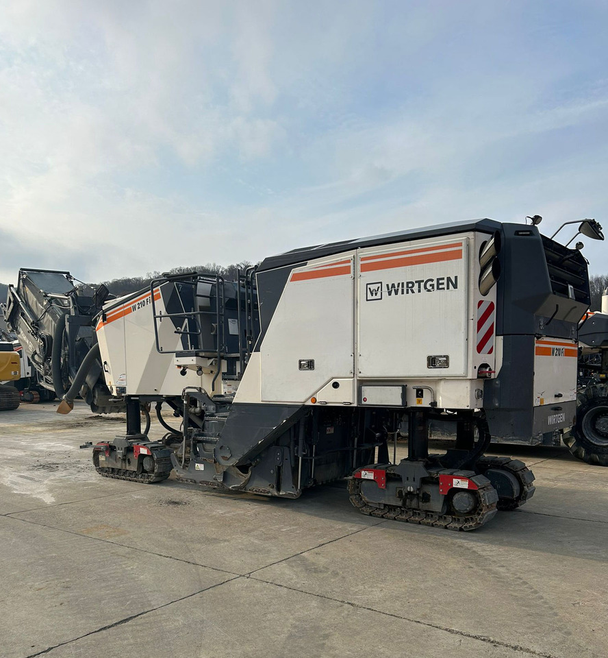 Wirtgen W 210 FI - Asfaltafwerkmachine: afbeelding 1 Wirtgen W 210 FI - Asfaltafwerkmachine: afbeelding 1
