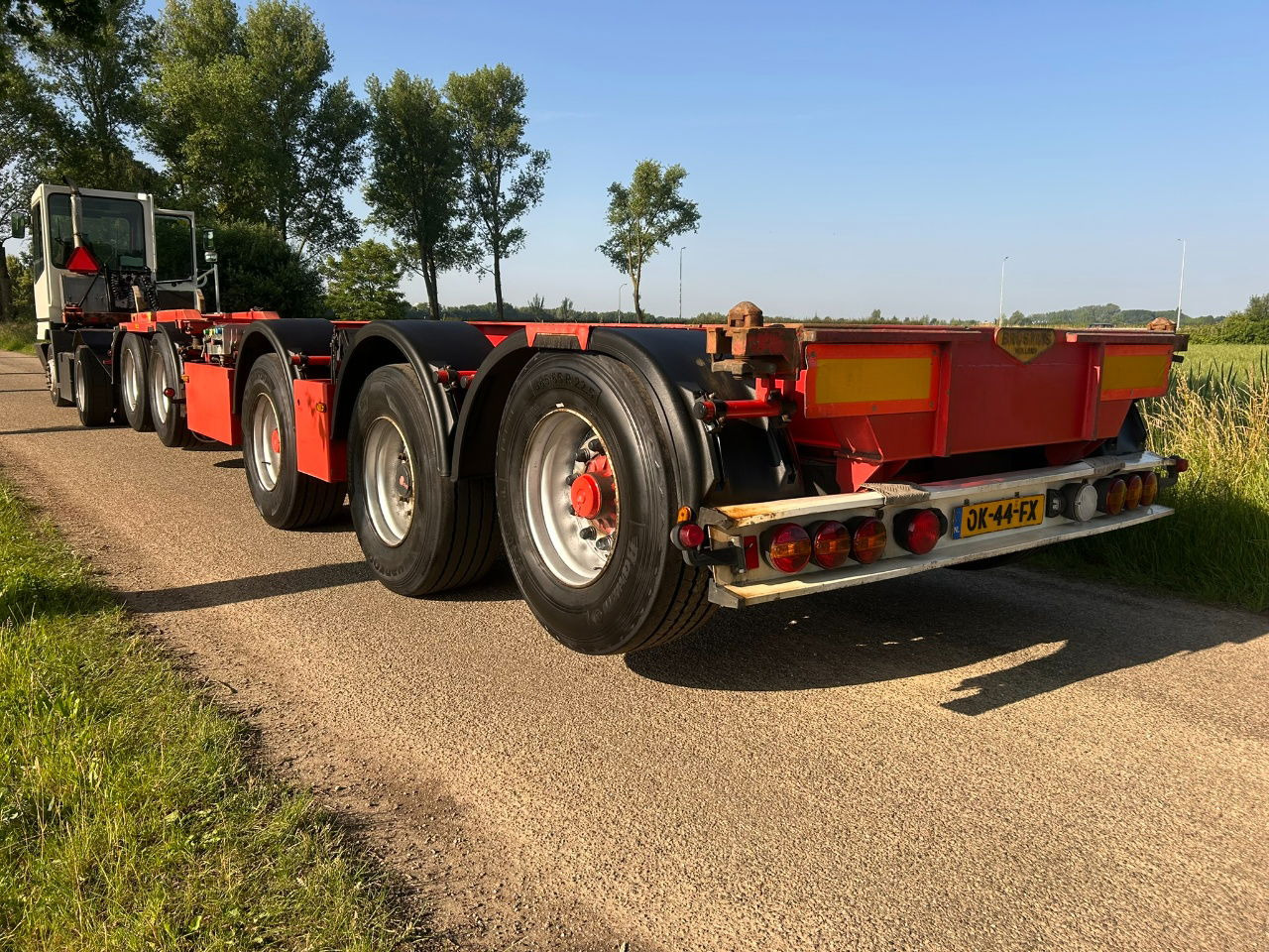 Broshuis 2-Connect-5Akcc / 3 x Steering axle / 4 x Lifting axle / tyres 80 / 3 x - Containertransporter/ Wissellaadbak oplegger: afbeelding 3 Broshuis 2-Connect-5Akcc / 3 x Steering axle / 4 x Lifting axle / tyres 80 / 3 x - Containertransporter/ Wissellaadbak oplegger: afbeelding 3