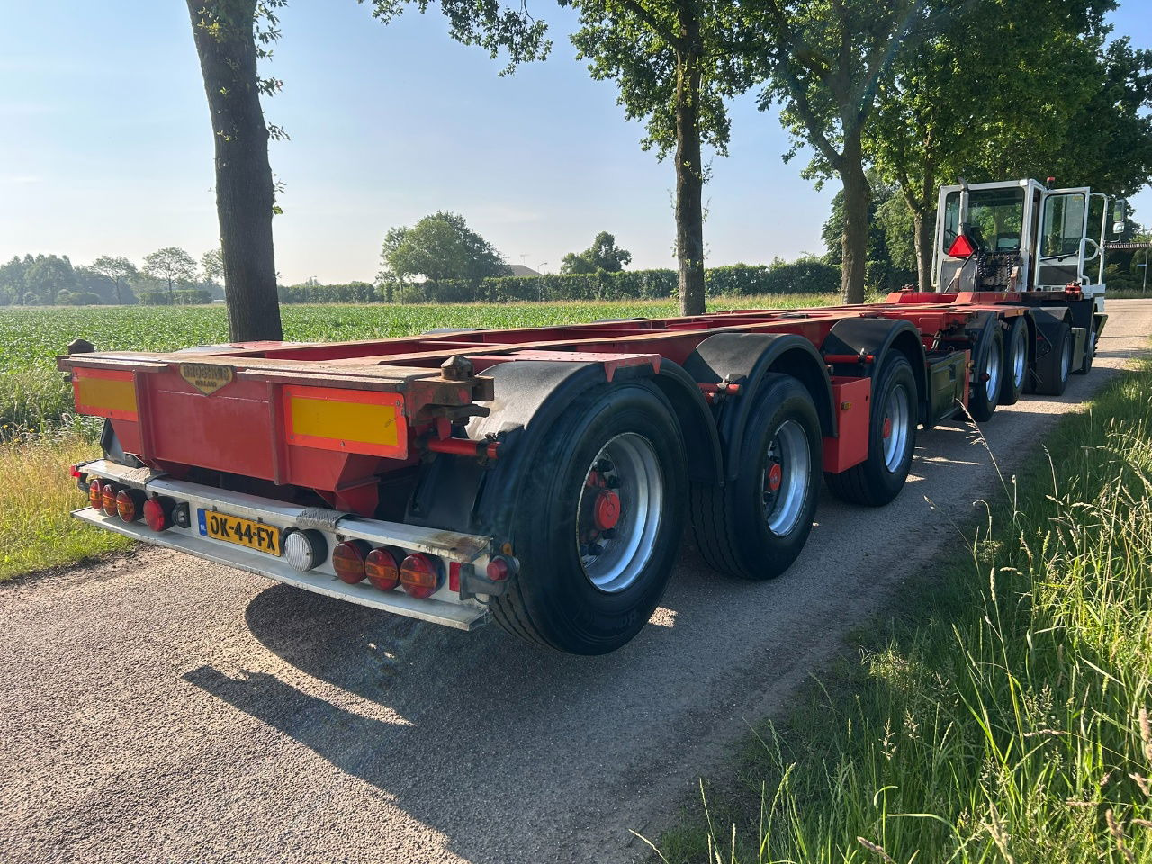 Broshuis 2-Connect-5Akcc / 3 x Steering axle / 4 x Lifting axle / tyres 80 / 3 x - Containertransporter/ Wissellaadbak oplegger: afbeelding 4 Broshuis 2-Connect-5Akcc / 3 x Steering axle / 4 x Lifting axle / tyres 80 / 3 x - Containertransporter/ Wissellaadbak oplegger: afbeelding 4