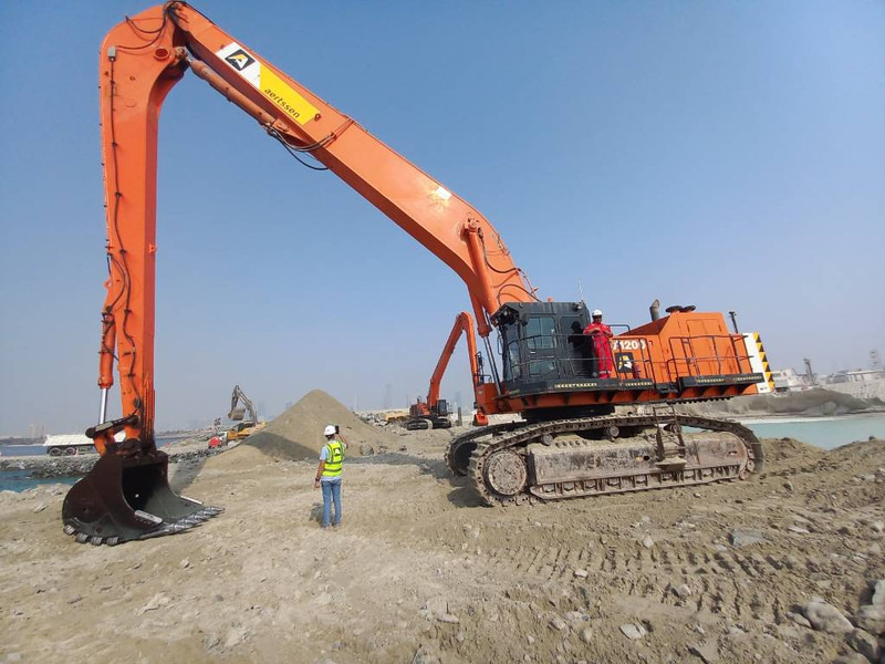Hitachi EX 1200-6 Longreach 28m (Abu Dhabi) - Graafmachine: afbeelding 1 Hitachi EX 1200-6 Longreach 28m (Abu Dhabi) - Graafmachine: afbeelding 1