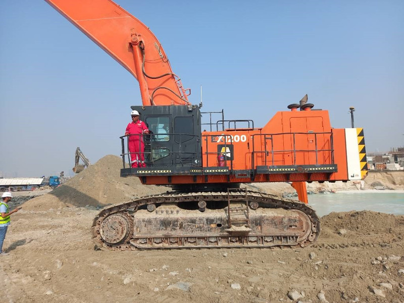 Hitachi EX 1200-6 Longreach 28m (Abu Dhabi) - Graafmachine: afbeelding 3 Hitachi EX 1200-6 Longreach 28m (Abu Dhabi) - Graafmachine: afbeelding 3