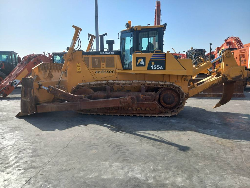 Komatsu D155A-6R (4 pcs available in Abu Dhabi) - Bulldozer: afbeelding 1 Komatsu D155A-6R (4 pcs available in Abu Dhabi) - Bulldozer: afbeelding 1