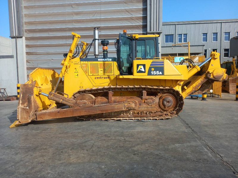 Komatsu D155A-6R (4 pcs available in Abu Dhabi) - Bulldozer: afbeelding 1 Komatsu D155A-6R (4 pcs available in Abu Dhabi) - Bulldozer: afbeelding 1