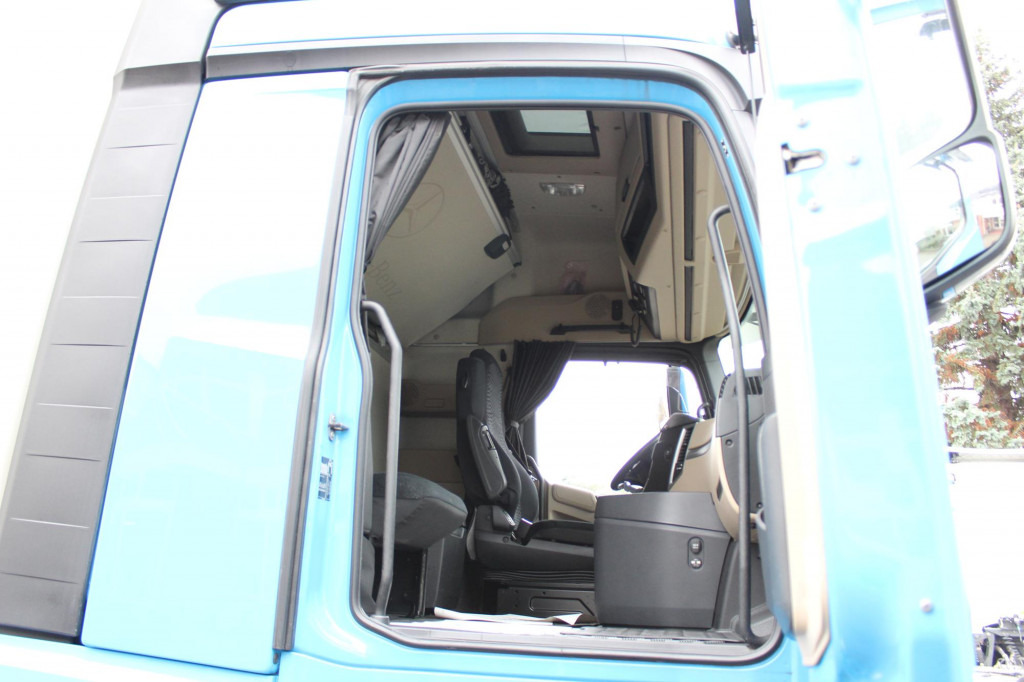 Mercedes-Benz Actros 2548 Koffer Retarder Schlafkab Kühlbox - Bedrijfswagen: afbeelding 4 Mercedes-Benz Actros 2548 Koffer Retarder Schlafkab Kühlbox - Bedrijfswagen: afbeelding 4