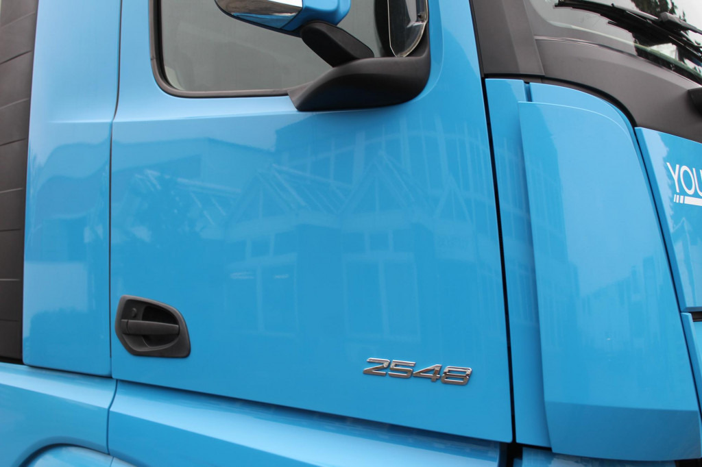 Mercedes-Benz Actros 2548 Koffer Retarder Schlafkab Kühlbox - Bedrijfswagen: afbeelding 2 Mercedes-Benz Actros 2548 Koffer Retarder Schlafkab Kühlbox - Bedrijfswagen: afbeelding 2