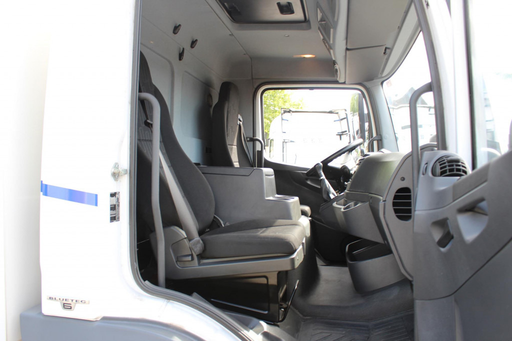 Mercedes-Benz Atego 1221 E6  Koffer   Klima  LDW  Schalter  LBW - Bakwagen: afbeelding 4 Mercedes-Benz Atego 1221 E6  Koffer   Klima  LDW  Schalter  LBW - Bakwagen: afbeelding 4