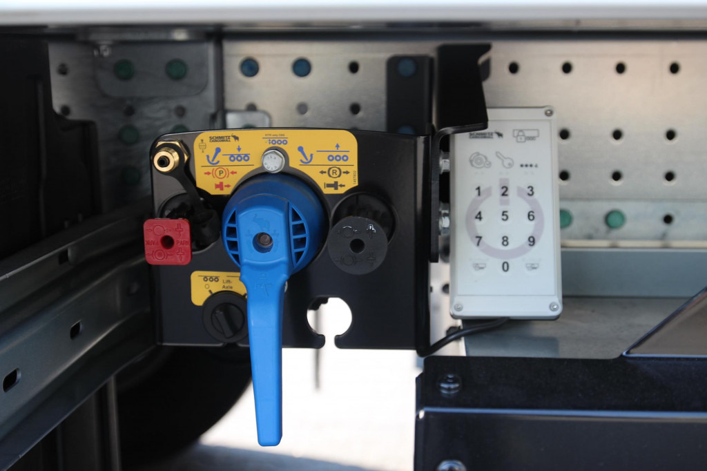 Nieuw Koelwagen oplegger SCHMITZ Thermo King Advancer A400 DS Strom Blumen: afbeelding 6