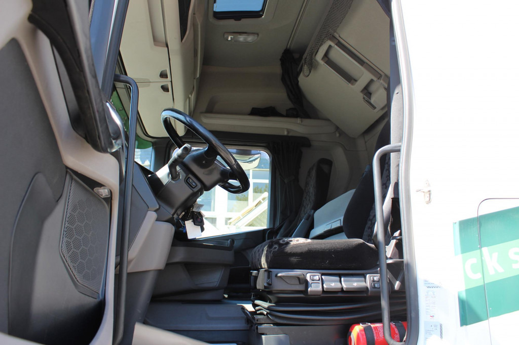 Scania R 450 Retarder LDW Standklima Navi 2 Tanks - Trekker: afbeelding 4 Scania R 450 Retarder LDW Standklima Navi 2 Tanks - Trekker: afbeelding 4